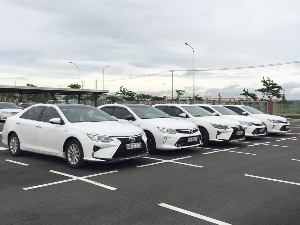 Quy trình đặt xe 4 chỗ từ sân bay Tân Sơn Nhất đi công tác chuyên nghiệp
